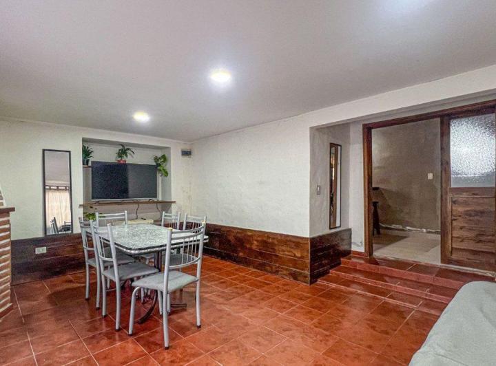 VENTA CASA 3 AMBIENTES CON AMPLIO PARQUE AL FRENTE 5