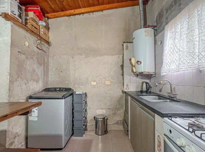 VENTA CASA 3 AMBIENTES CON AMPLIO PARQUE AL FRENTE 4