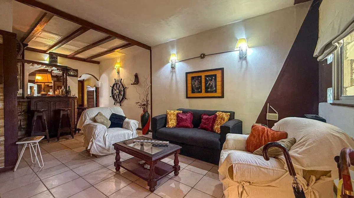 Venta casa 3 amb + departamento 2 amb Santa Clara 2