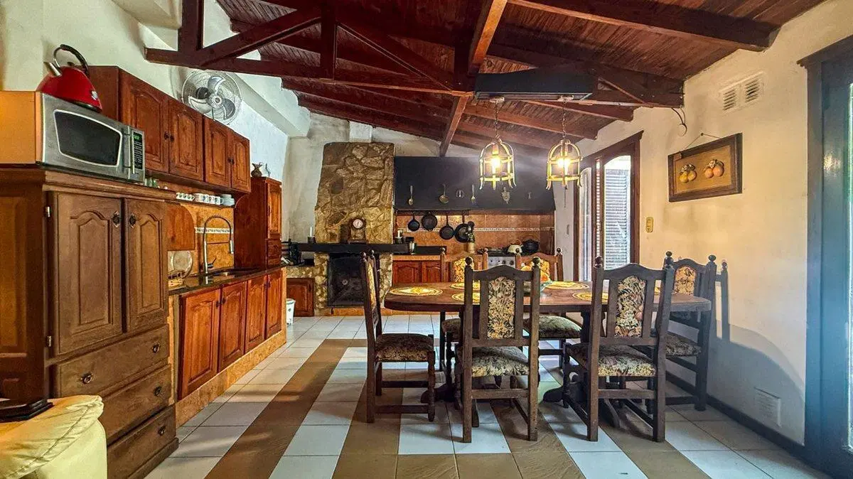 Venta casa 3 amb + departamento 2 amb Santa Clara 3