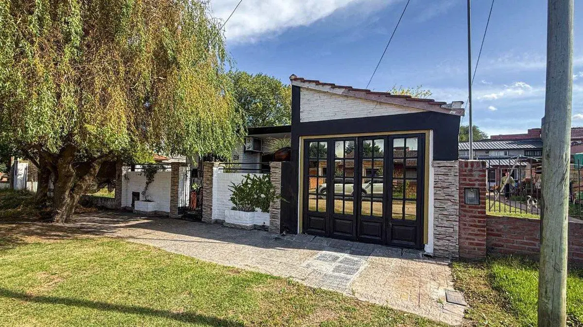 Venta casa 3 amb + departamento 2 amb Santa Clara 5