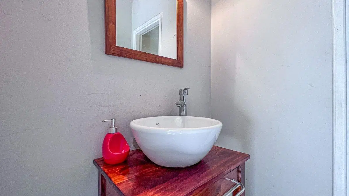 Venta casa 5 ambientes con pileta Colina Alegre 4