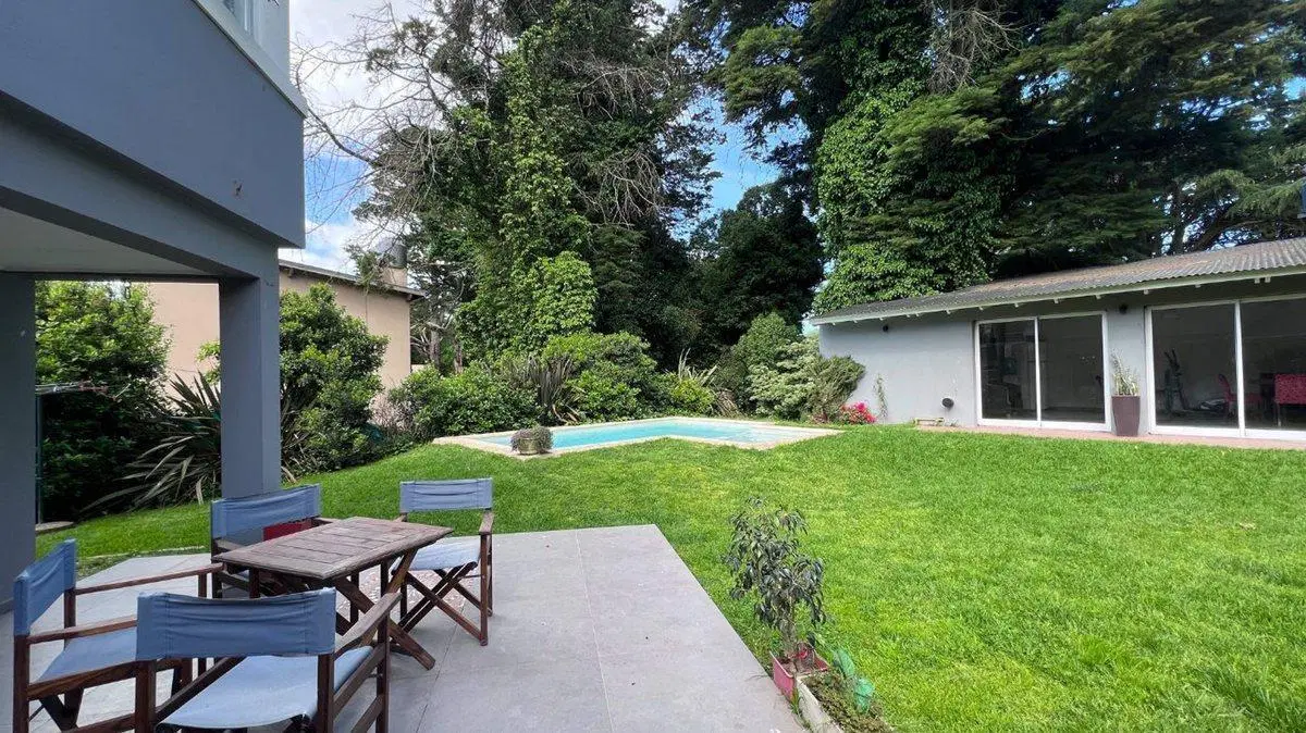 Venta casa 5 ambientes con pileta Colina Alegre 3
