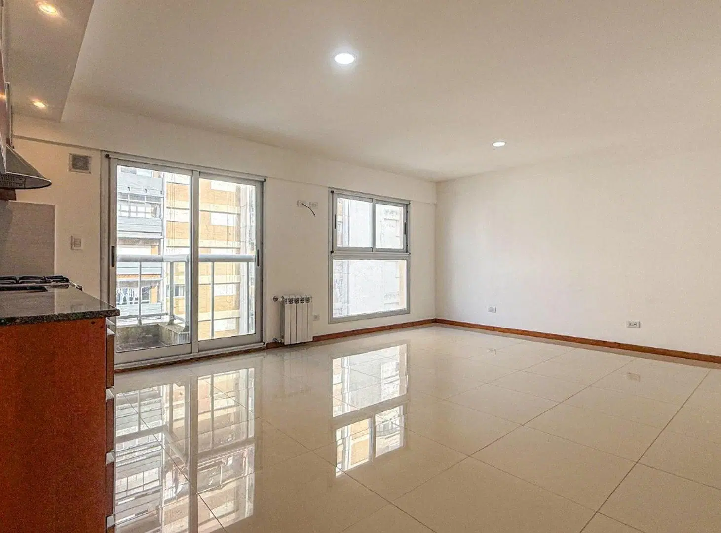 Venta Monoambiente 40m2 luminoso  – Plaza Colon 4
