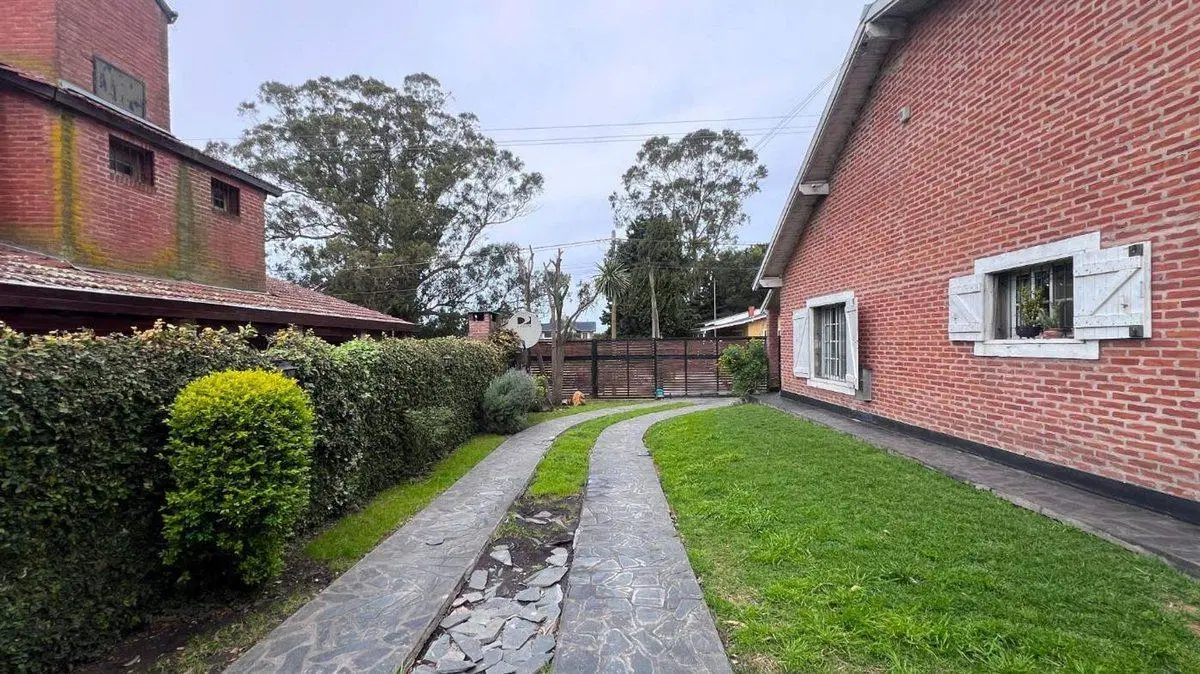 Venta casa 3 ambientes Acantilados con Parque 3