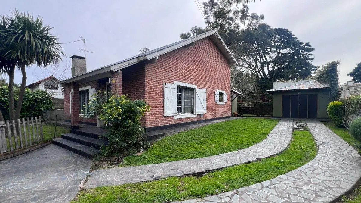 Venta casa 3 ambientes Acantilados con Parque 2