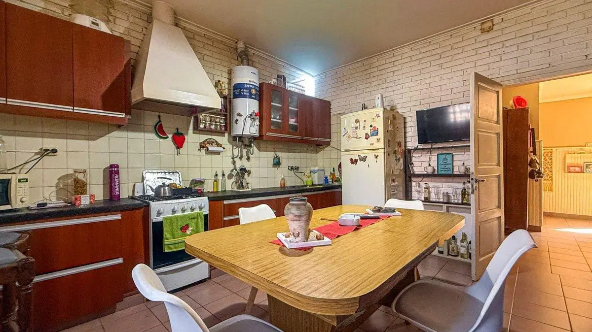 VENTA CASA 3 AMB + DPTO 2 AMB CON COCHERA SAN JUAN 3