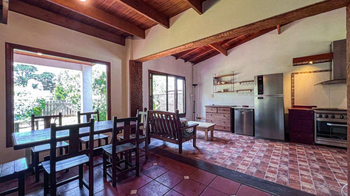VENTA CASA 4 AMBIENTES LOS ACANTILADOS PARQUE