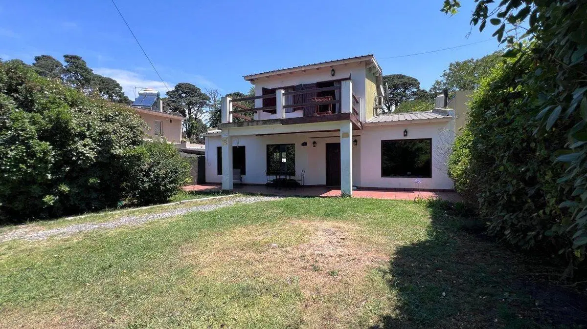 VENTA CASA 4 AMBIENTES LOS ACANTILADOS PARQUE 2