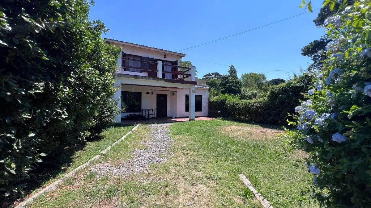 VENTA CASA 4 AMBIENTES LOS ACANTILADOS PARQUE 3