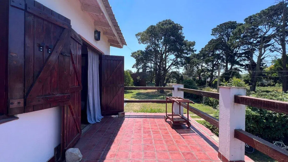 VENTA CASA 4 AMBIENTES LOS ACANTILADOS PARQUE 4