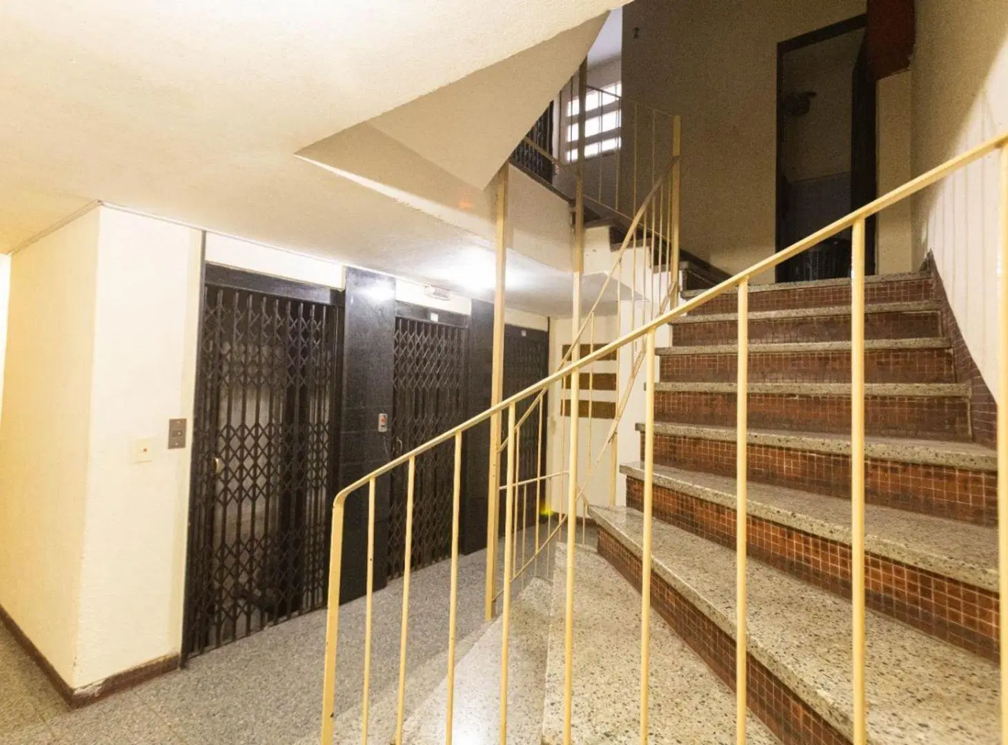 VENTA DEPARTAMENTO 2 AMB BALCON AL FRENTE P COLON 5