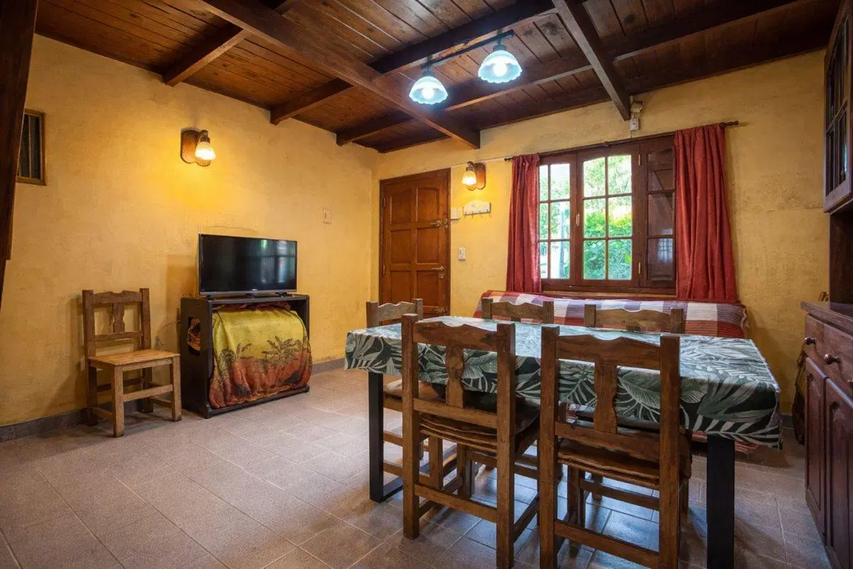 VENTA CASA 3 AMBIENTES ALPINA CON PARQUE 3