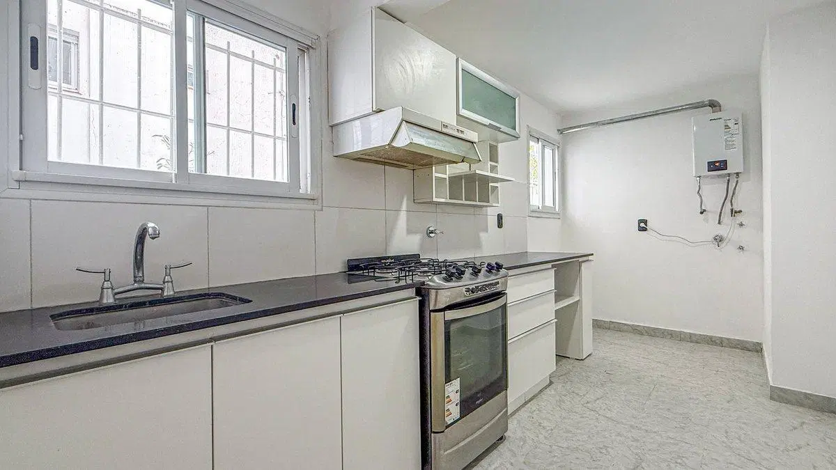 VENTA DEPTO 4 AMBIENTES LA PERLA COCHERA Y  PATIOS 2