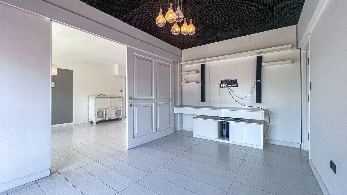 VENTA DEPARTAMENTO 5 AMBIENTES LA PERLA 5