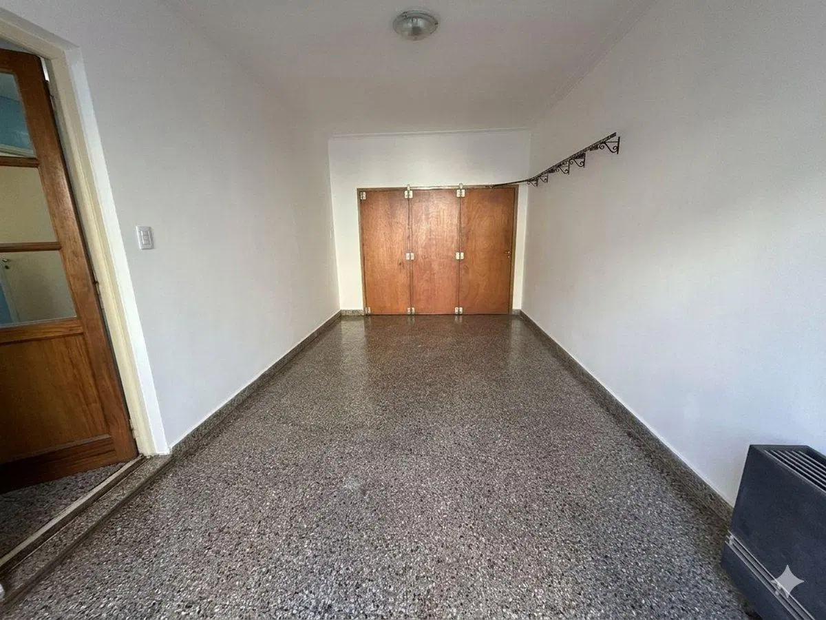 VENTA CASA 4 AMBIENTES CON DOBLE COCHERA CENTRO 5