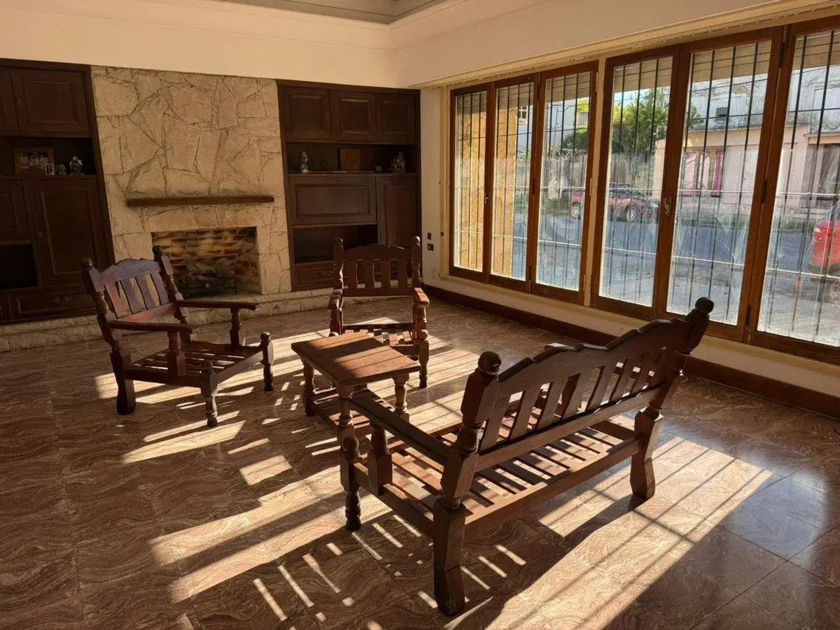 VENTA CASA 4 AMBIENTES CON DOBLE COCHERA CENTRO 3