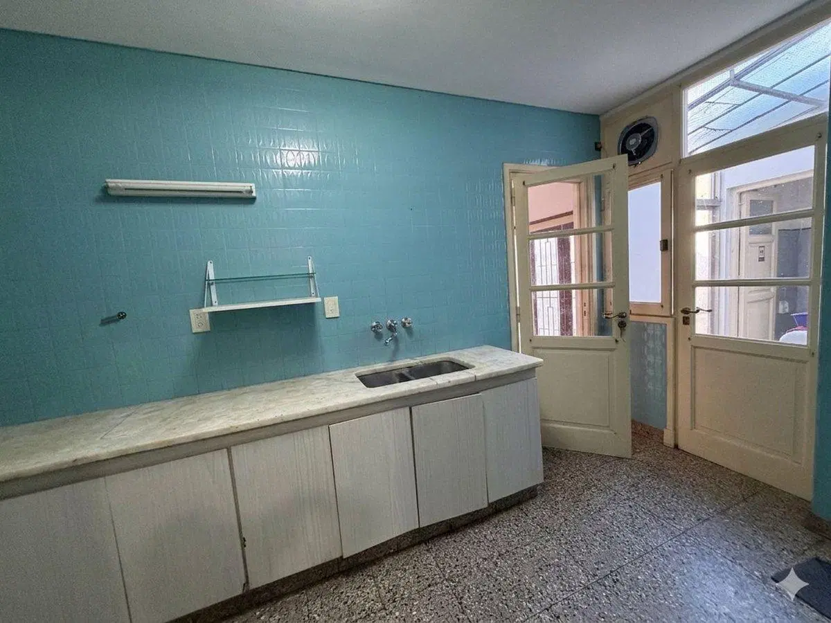 VENTA CASA 4 AMBIENTES CON DOBLE COCHERA CENTRO 4