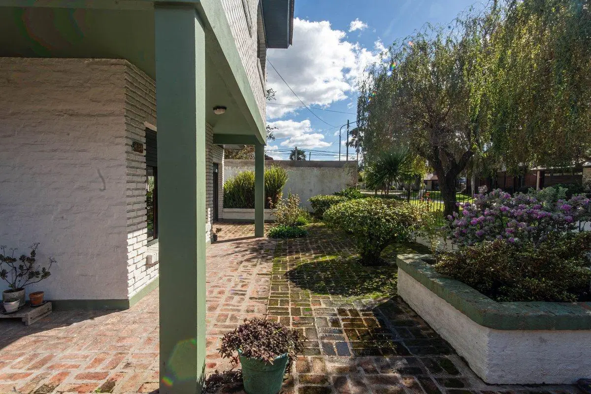 VENTA Casa 4 Ambientes con Parque quincho Caisamar 3