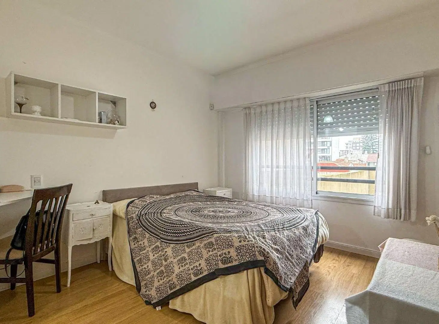 VENTA DPTO 4 AMBIENTES AL FRENTE LA PERLA COCHERA 4