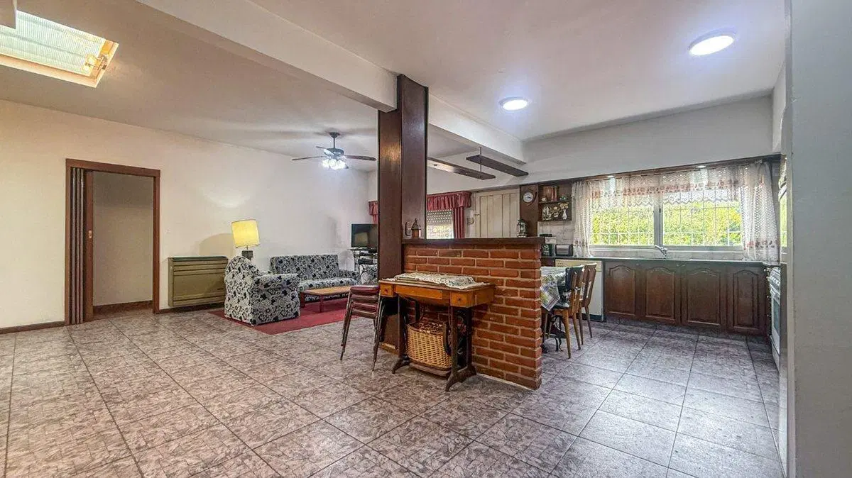 VENTA CASA 5 AMBIENTES PARQUE Y QUINCHO EN CAMET 2