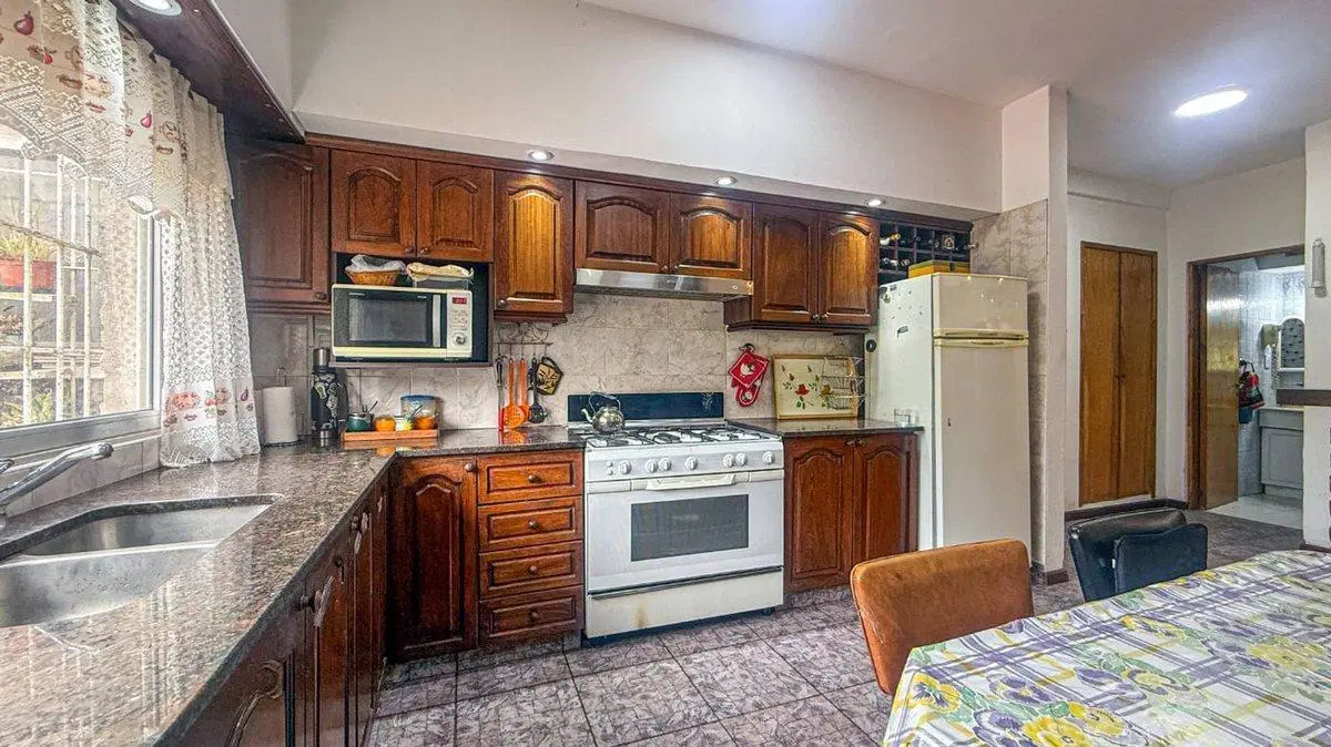 VENTA CASA 5 AMBIENTES PARQUE Y QUINCHO EN CAMET 3