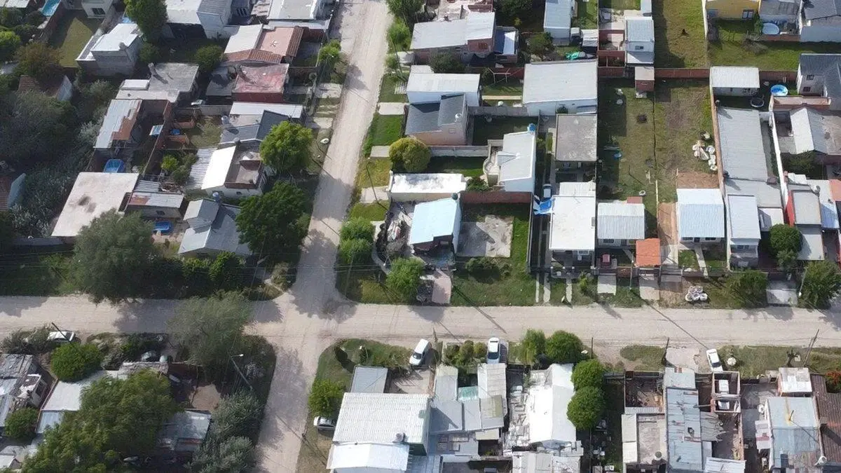 Venta Lote Aeroparque 151 m2  todos los servicios 5