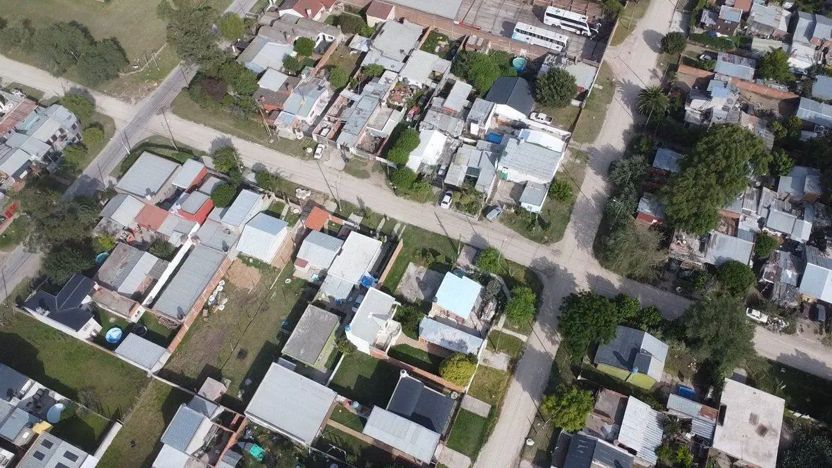 Venta Lote Aeroparque 151 m2  todos los servicios 2
