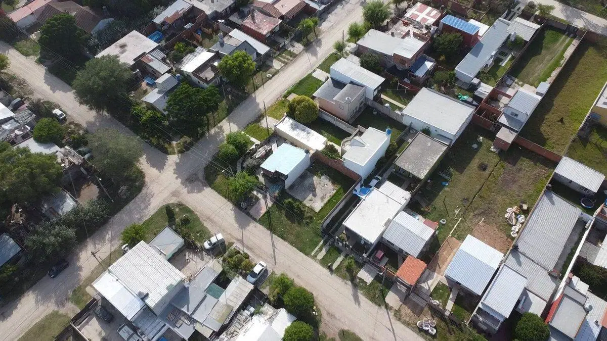 Venta Lote Aeroparque 151 m2  todos los servicios 4