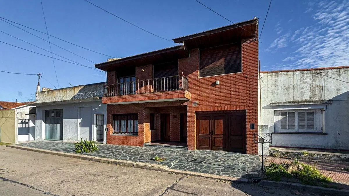 VENTA CASA EN BLOCK 2 AMB + 4 AMB DON BOSCO 3
