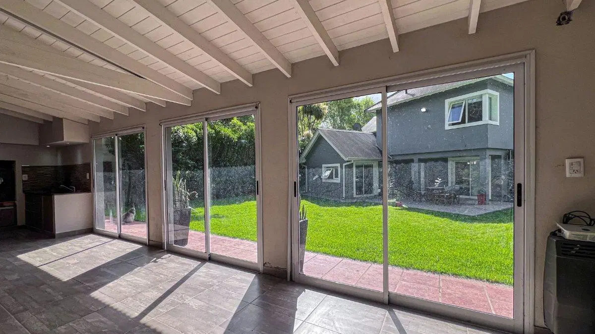 Venta casa 5 ambientes con pileta Colina Alegre 2