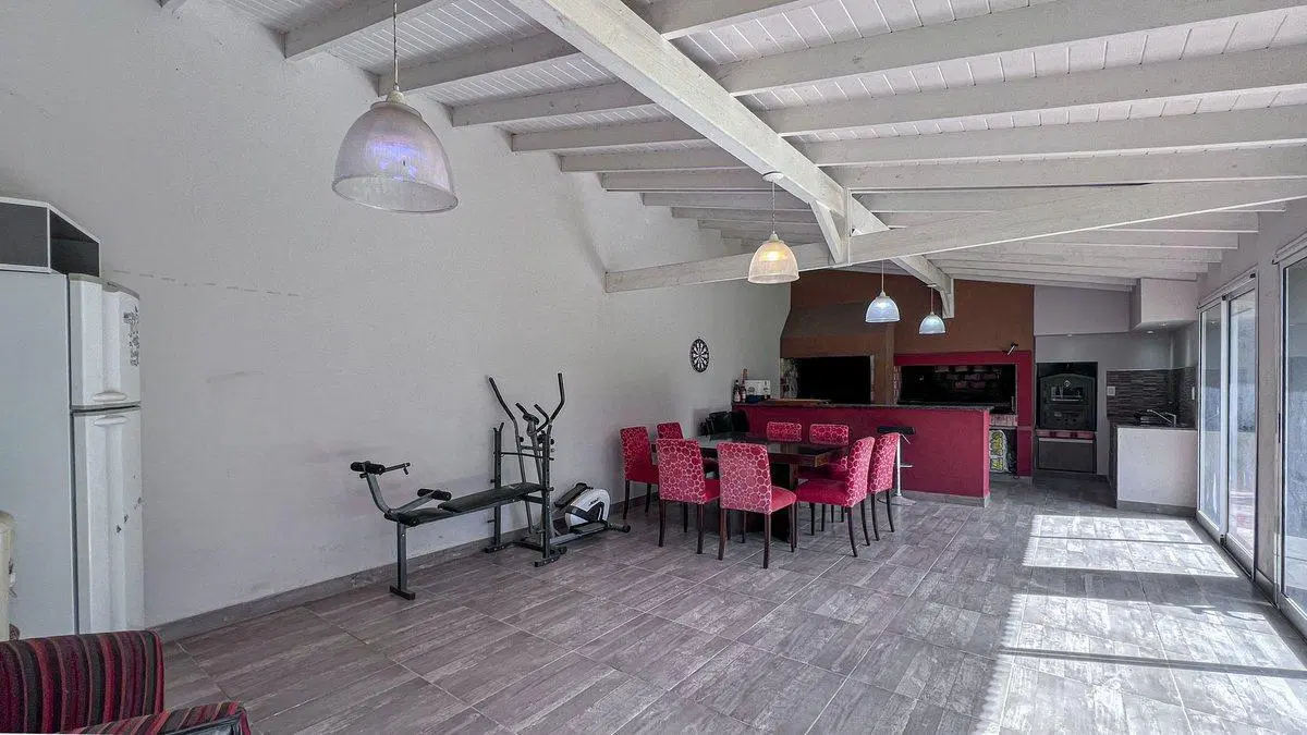 Venta casa 5 ambientes con pileta Colina Alegre 5