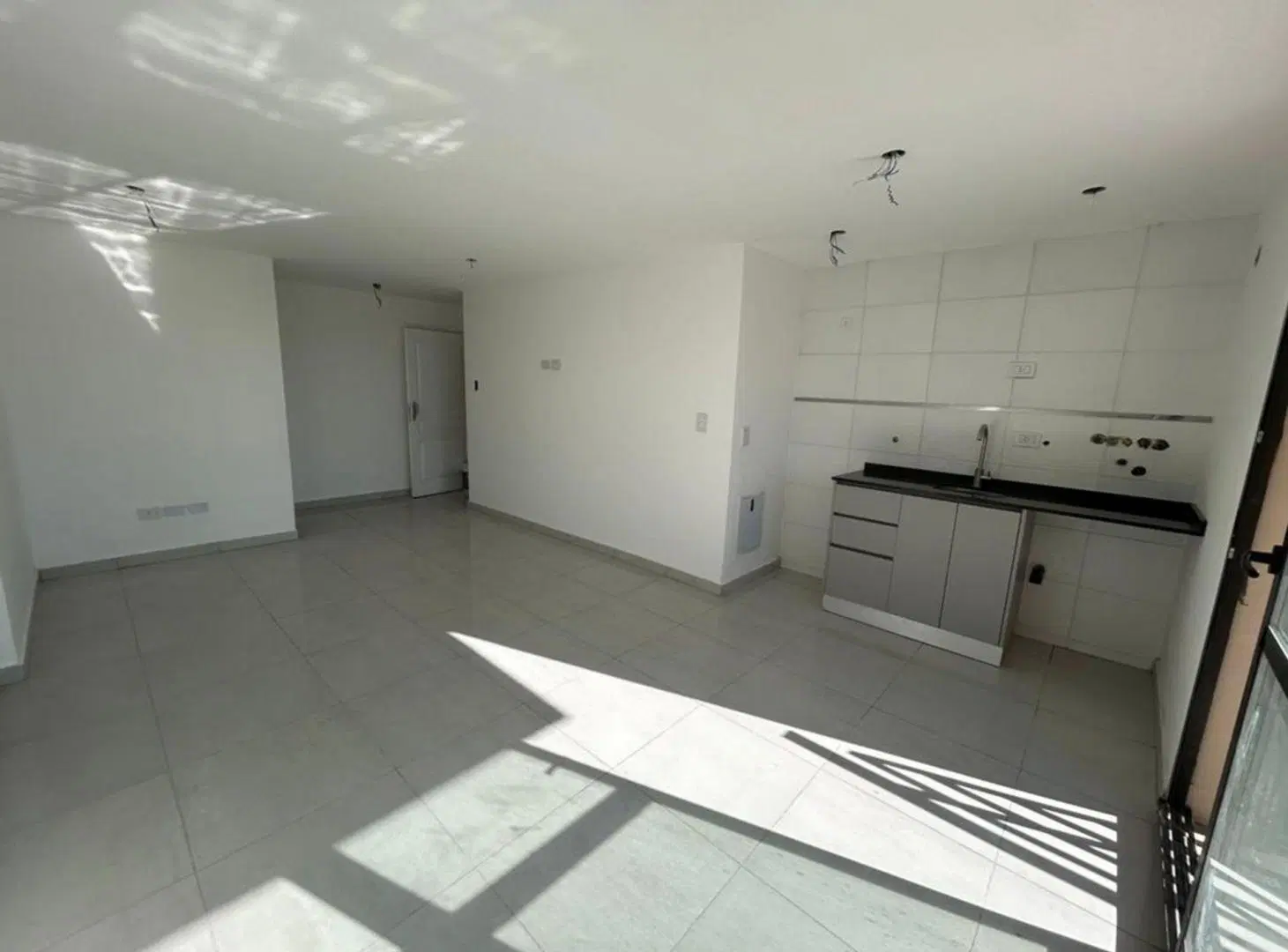 VENTA MONOAMBIENTE LA PERLA A ESTRENAR COCHERA 3