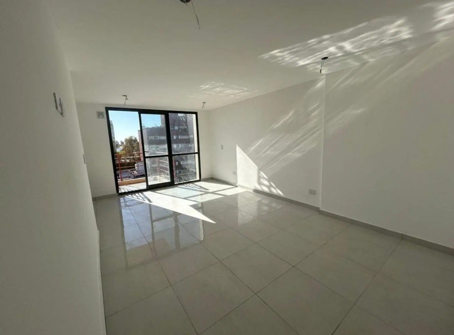 VENTA MONOAMBIENTE LA PERLA A ESTRENAR COCHERA 2