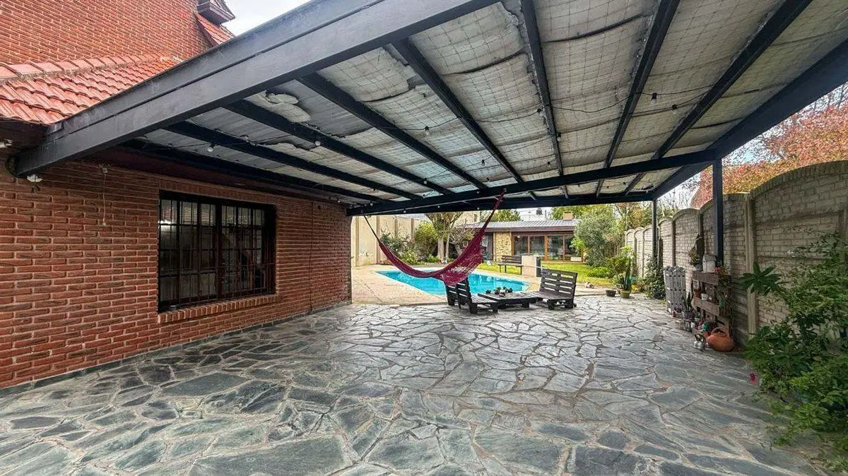 Venta Casa 5 amb en Caisamar c/ piscina y quincho 4