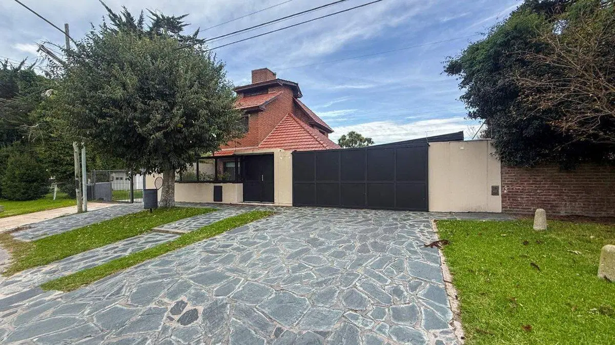 Venta Casa 5 amb en Caisamar c/ piscina y quincho 2