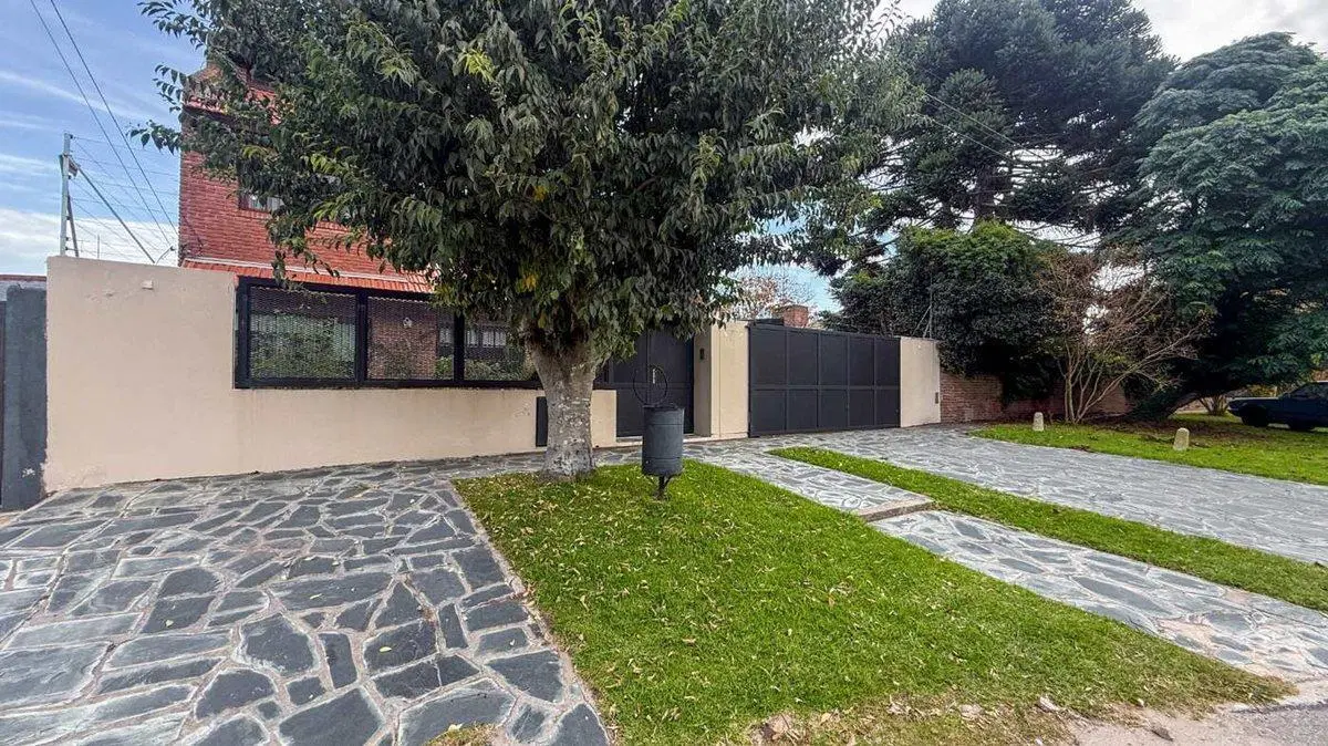 Venta Casa 5 amb en Caisamar c/ piscina y quincho 3