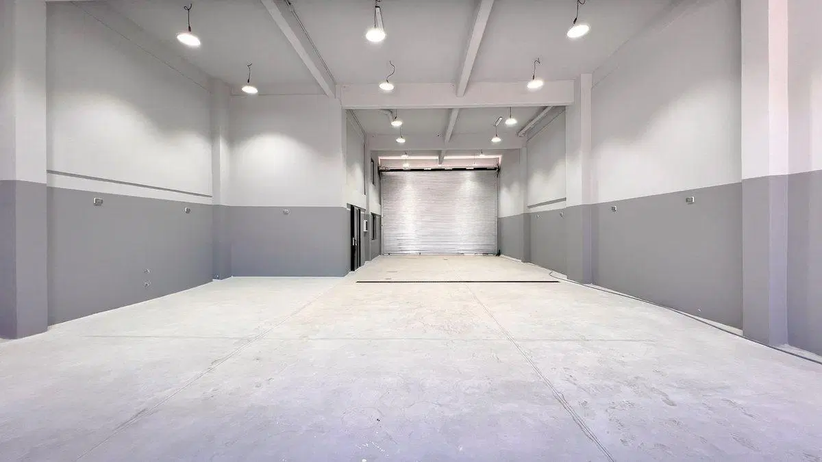 Venta galpon con oficinas a estrenar Las Avenidas 4