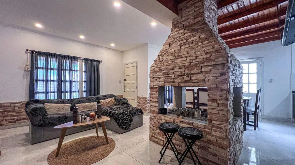 Venta de casa 3 ambientes + Departamento de 2 amb 2