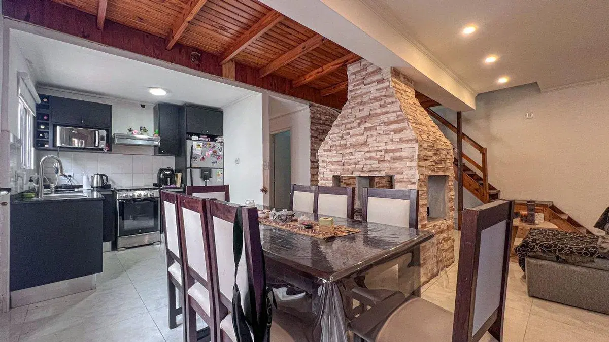 Venta de casa 3 ambientes + Departamento de 2 amb 3
