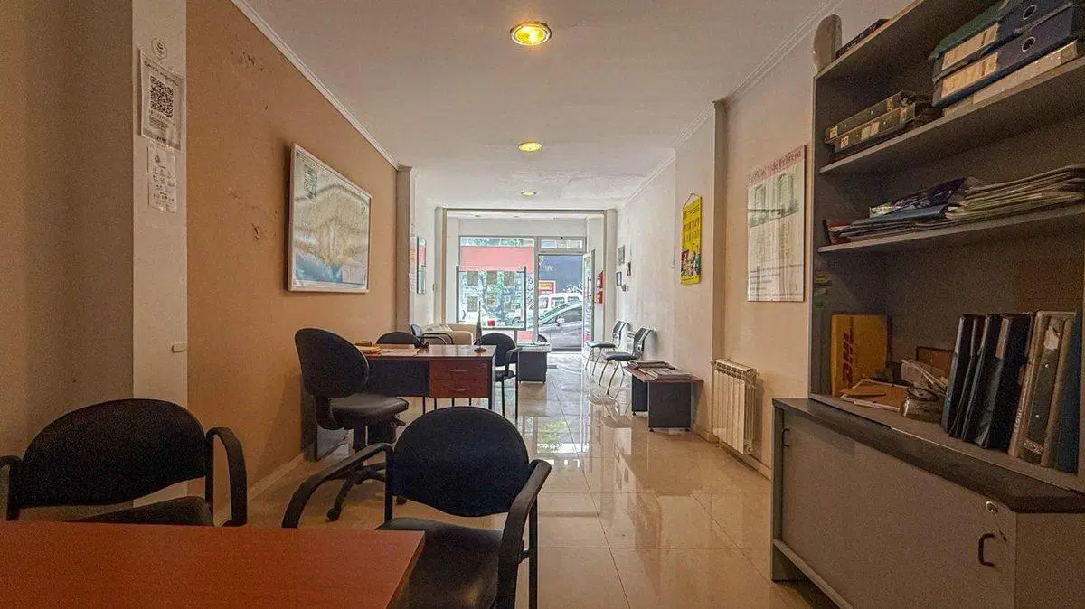 VENTA LOCAL OFICINA AL FRENTE LA PERLA 5