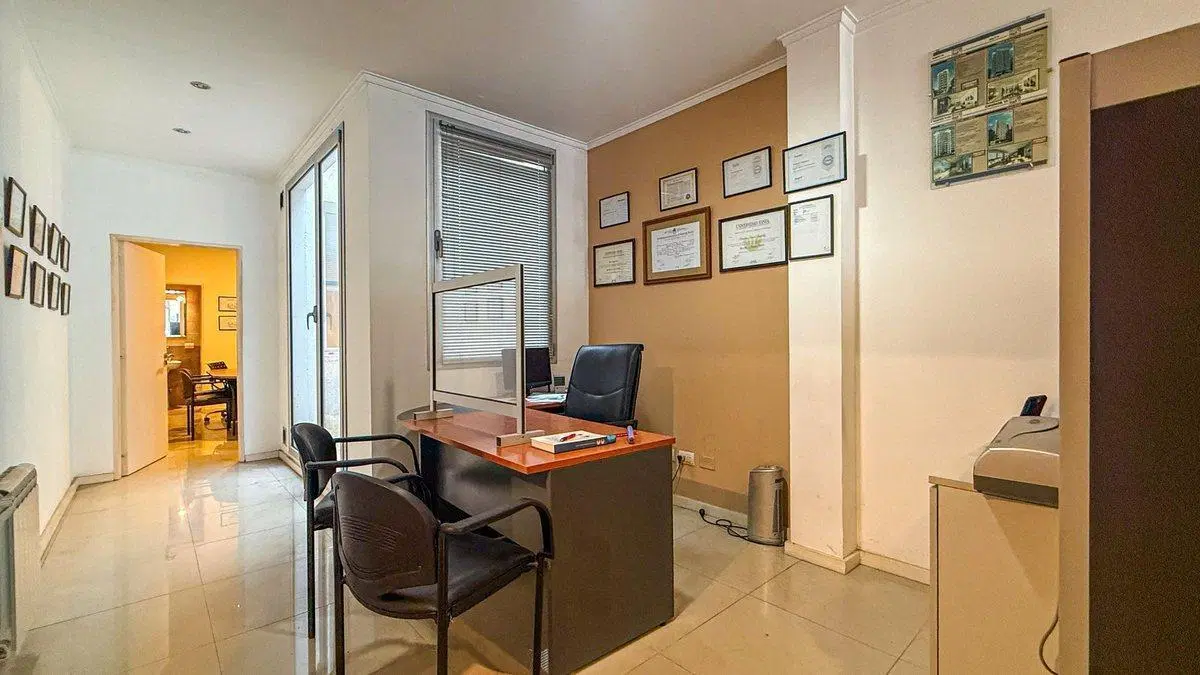 VENTA LOCAL OFICINA AL FRENTE LA PERLA 2