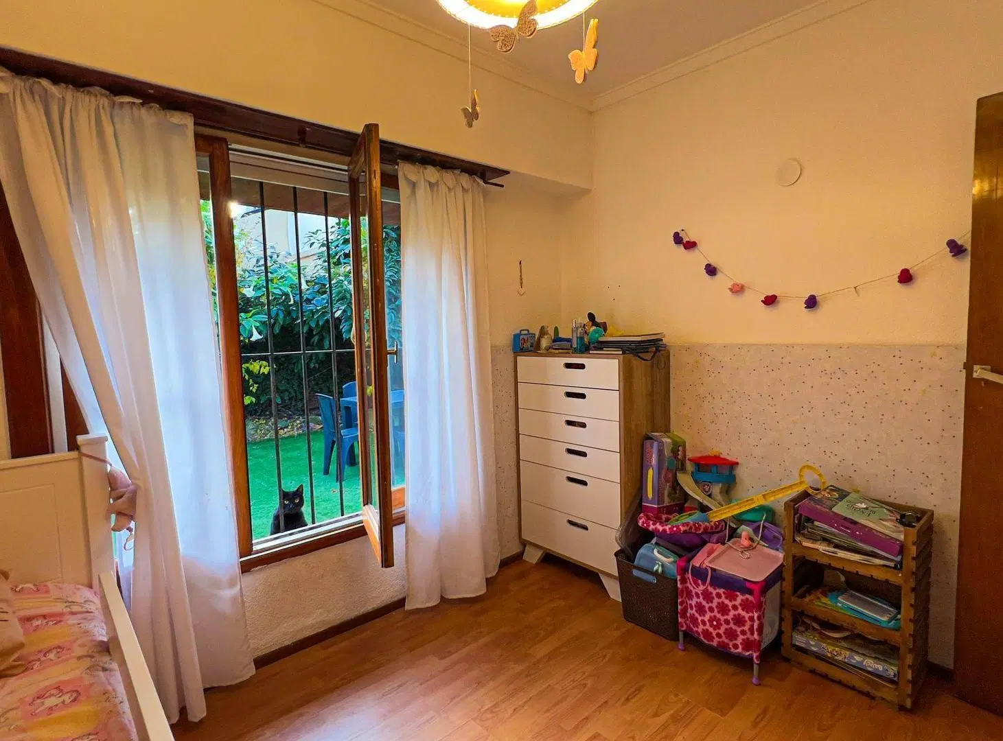 VENTA CASA 4 AMBIENTES CON PATIO BARRIO CAISAMAR. 5