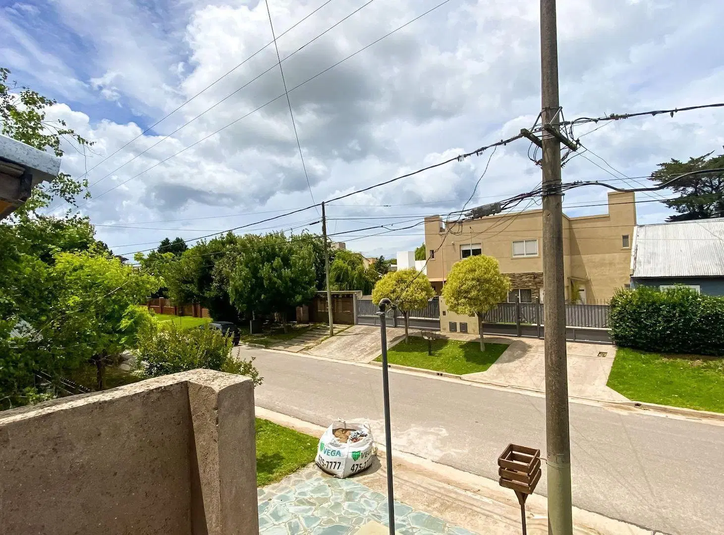 VENTA CASA 4 AMBIENTES CON PATIO BARRIO CAISAMAR. 4