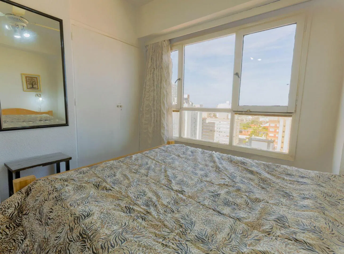 Departamento 3 ambientes Miramar lateral al mar 3
