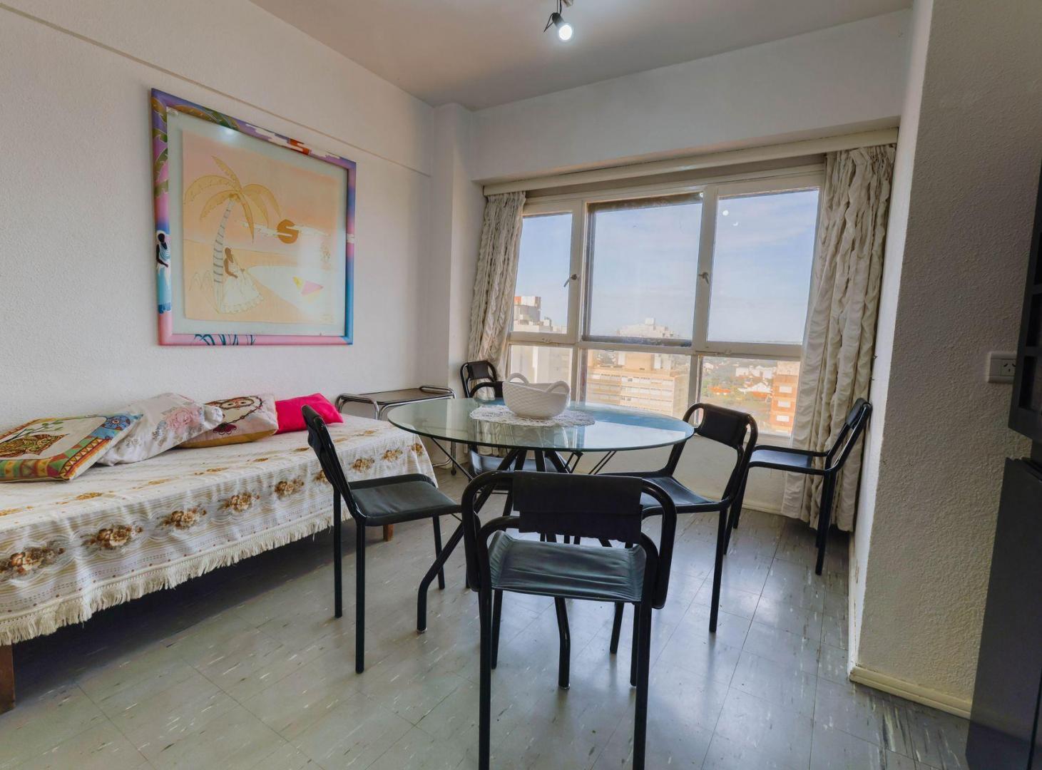 Departamento 3 ambientes Miramar lateral al mar