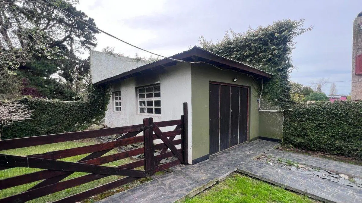 Venta casa 3 ambientes Acantilados con Parque 4