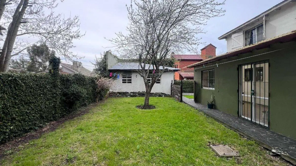 Venta casa 3 ambientes Acantilados con Parque 2