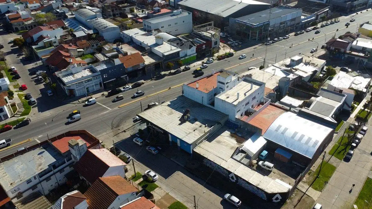 Venta local + depósito esquina Av. Juan B. Justo 5