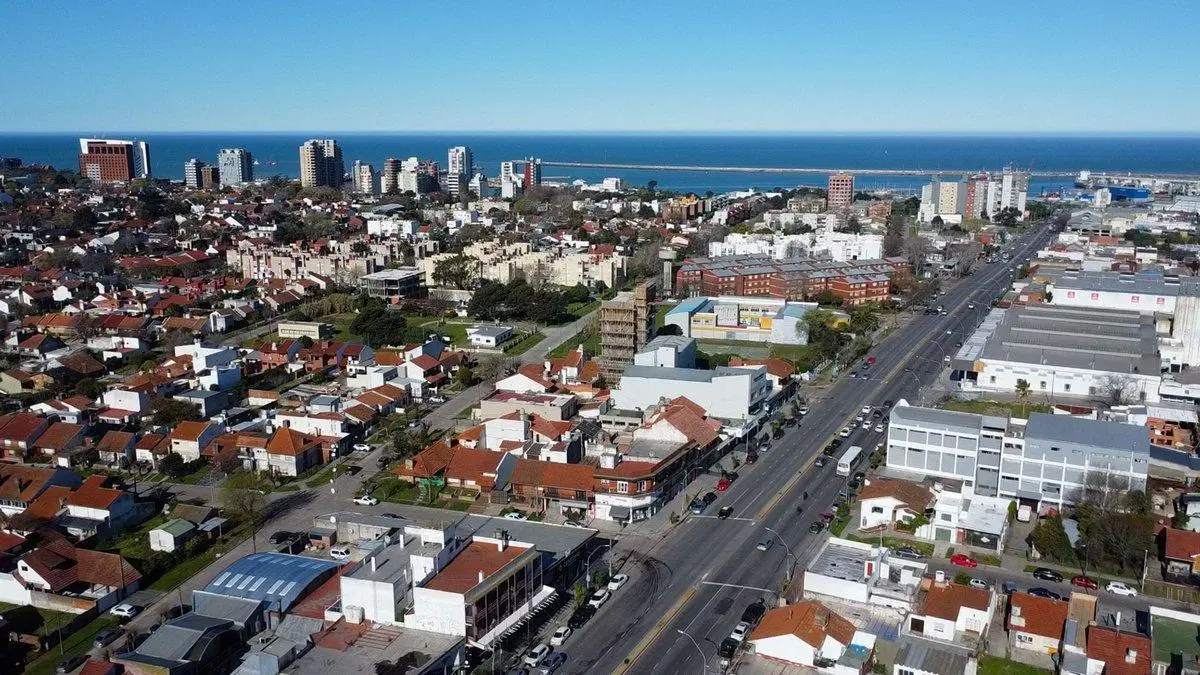 Venta local + depósito esquina Av. Juan B. Justo 2